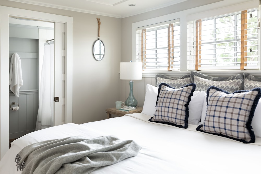Vineyard Square Hotel & Suites - photo 12