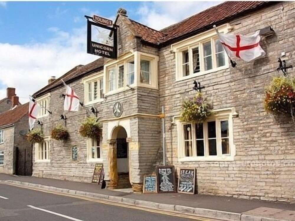 Unicorn Hotel - carbon neutral hotel in Somerton