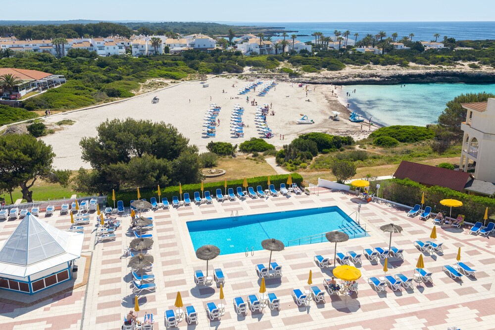 Globales Calan Bosch in Ciutadella, Spain