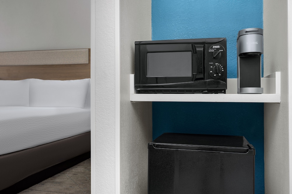 Holiday Inn Express Hotel & Suites Greensboro Airport Area by IHG - photo 8