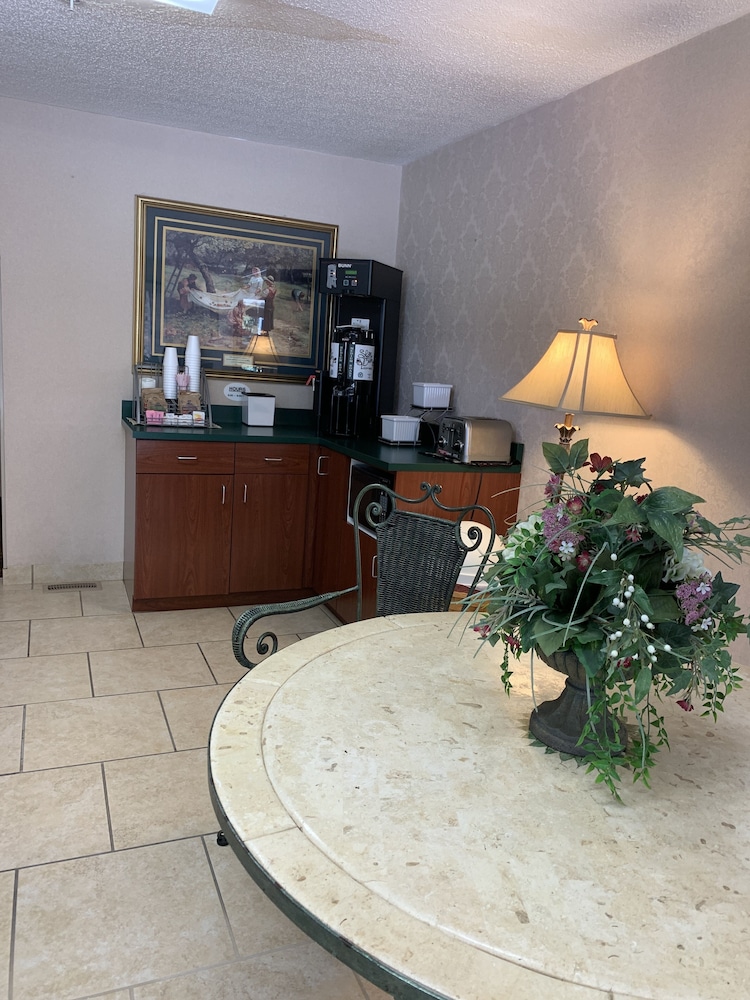 Brookshire Inn - photo 4