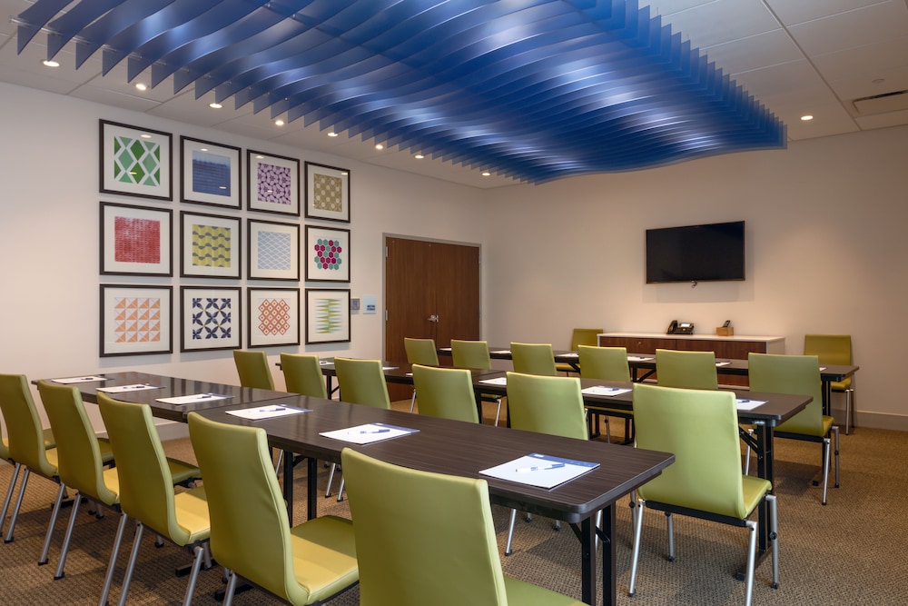Holiday Inn Express & Suites Tulsa Downtown by IHG - photo 27