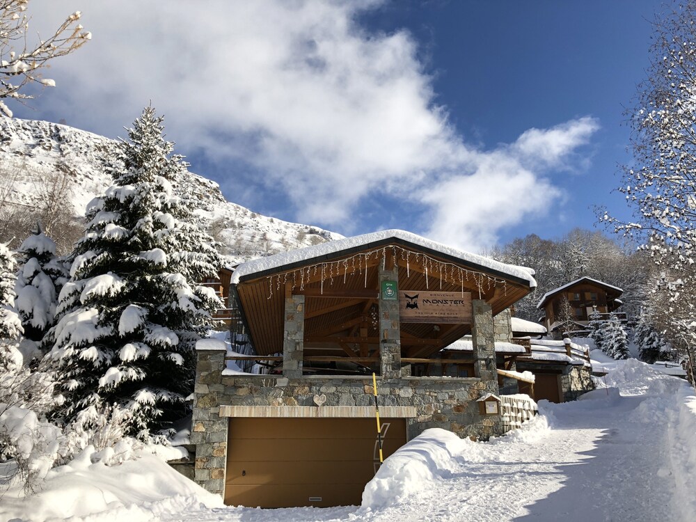 Monster Chalets - last minute hotel in Unknown City