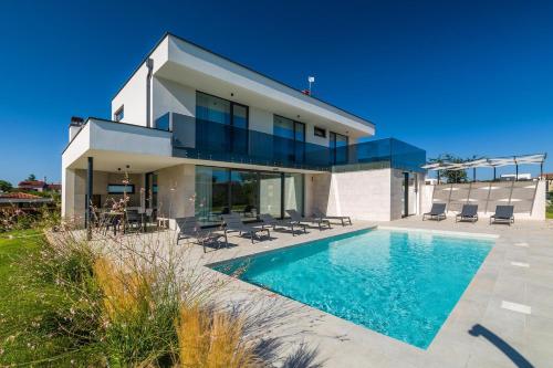 Villa Celi — 4-Star Luxury Hotel in Valbandon, Croatia