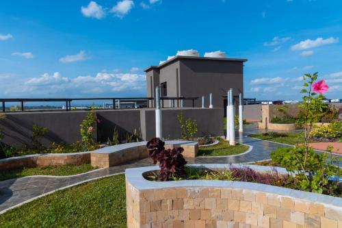Dpfa's Elegant Fully Furnished One Bedroom Apartment