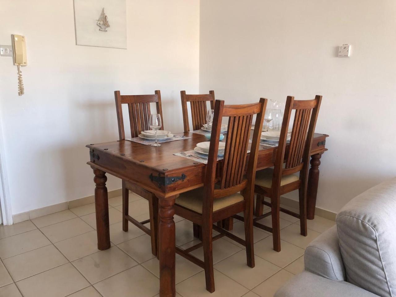 Kings Palace Stylish 2 bed apartment with sea views