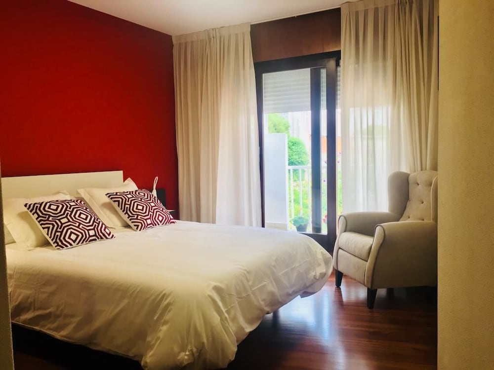 Hostal Vendaval 10806856 — Santa Marta De Ortigueira