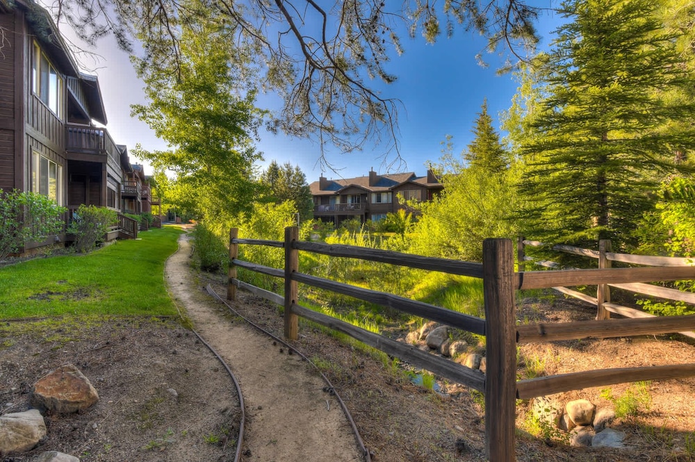 Alpine Way Lake & Sugar Bowl Resort in Truckee, United States