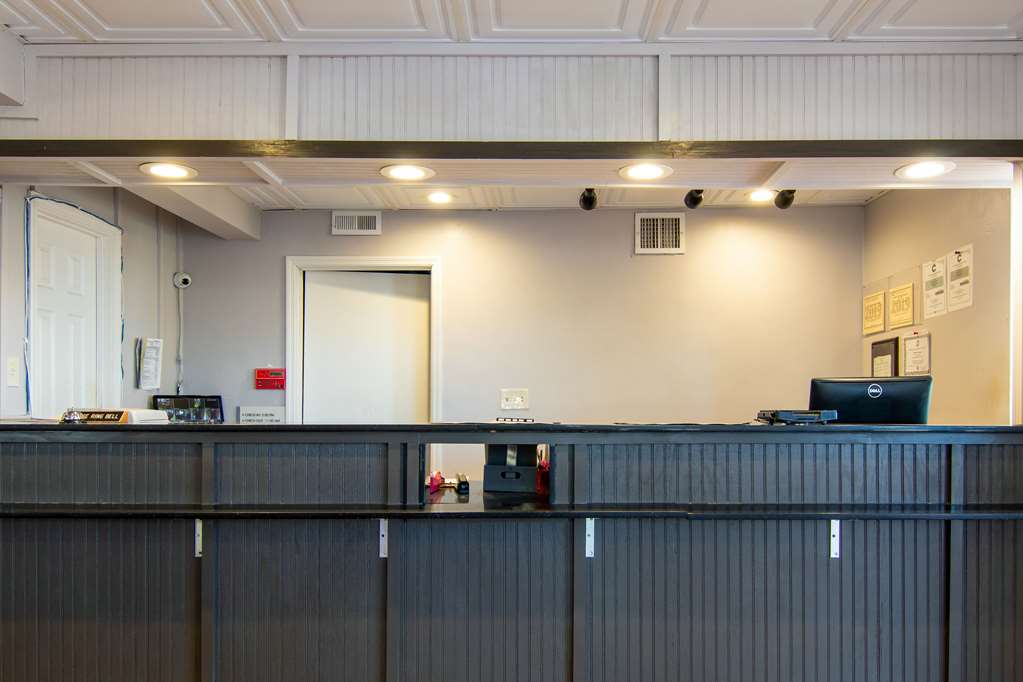 Econo Lodge Conyers - photo 9