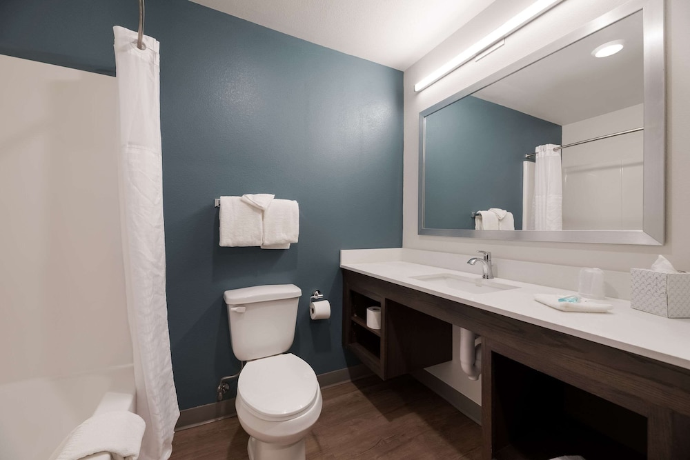 WoodSpring Suites Phoenix Deer Valley - photo 18