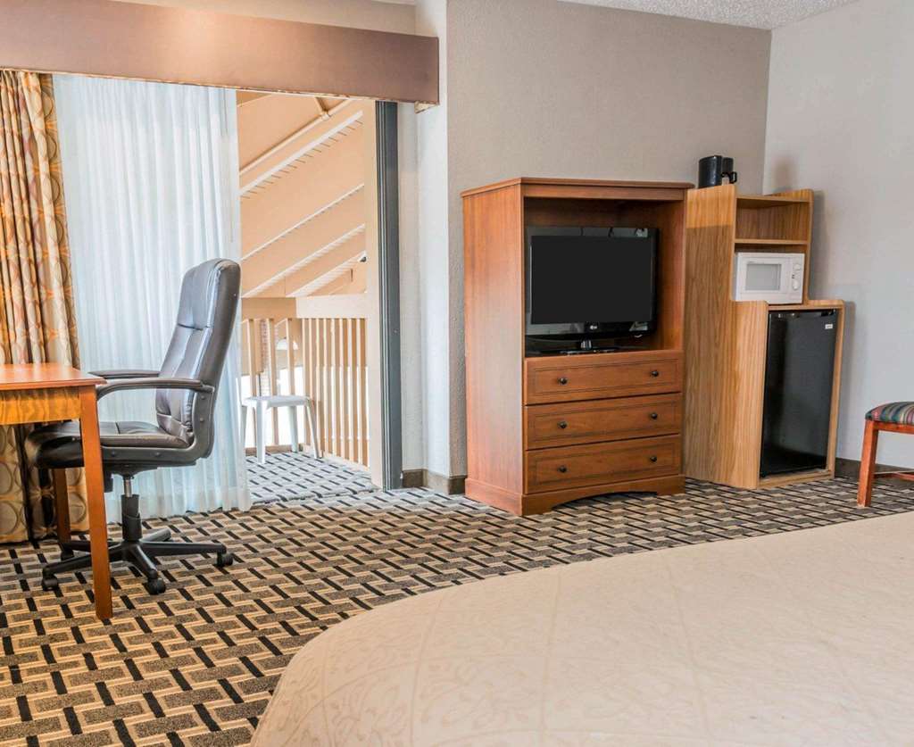 Quality Inn Grand Rapids North - photo 7