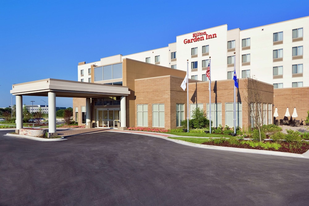 Hilton Garden Inn Lake Forest Mettawa - photo 2