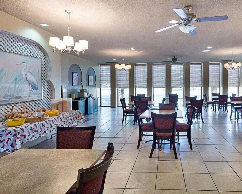 Econo Lodge San Angelo - photo 20
