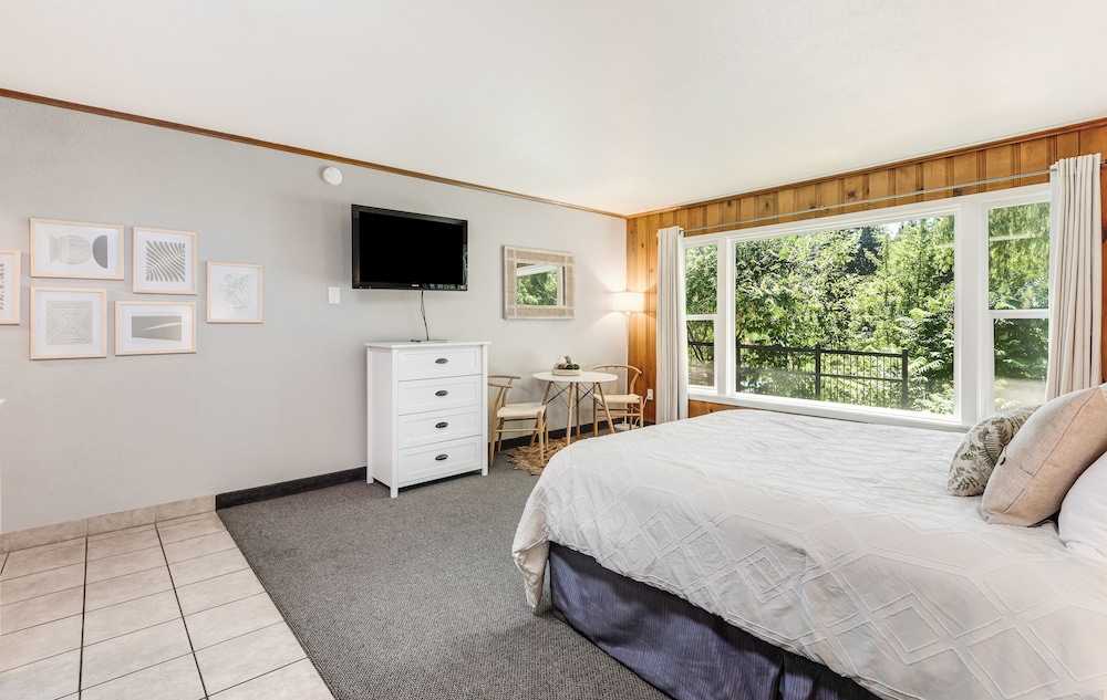 Bend Riverside Inn & Suites - photo 112