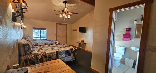 Nine Pines Motel - photo 41
