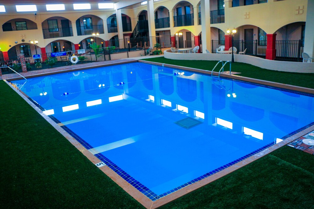 Suite Dreams Hotel - photo 41