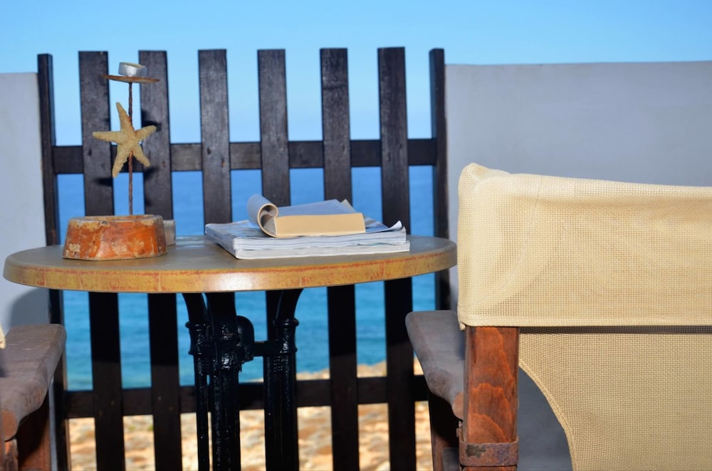 Meltemi Studios Sea View - carbon neutral hotel in Fry