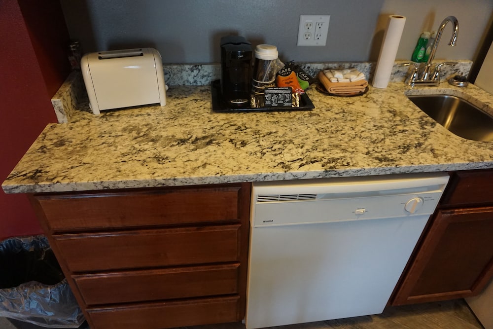 River Hills Hotel - photo 13