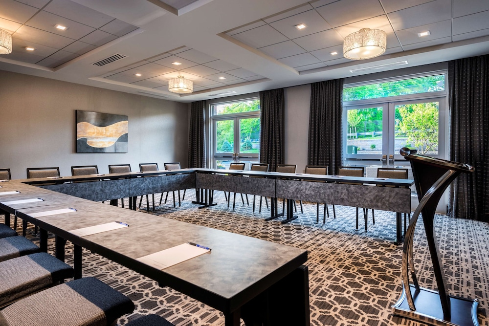 Hampton Inn & Suites Bridgewater - photo 43