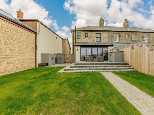 3 Bed in Seahouses oc 81331 in Seahouses, United Kingdom