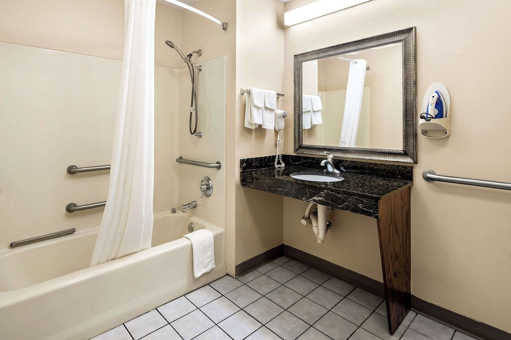 Quality Inn Decatur River City - photo 26