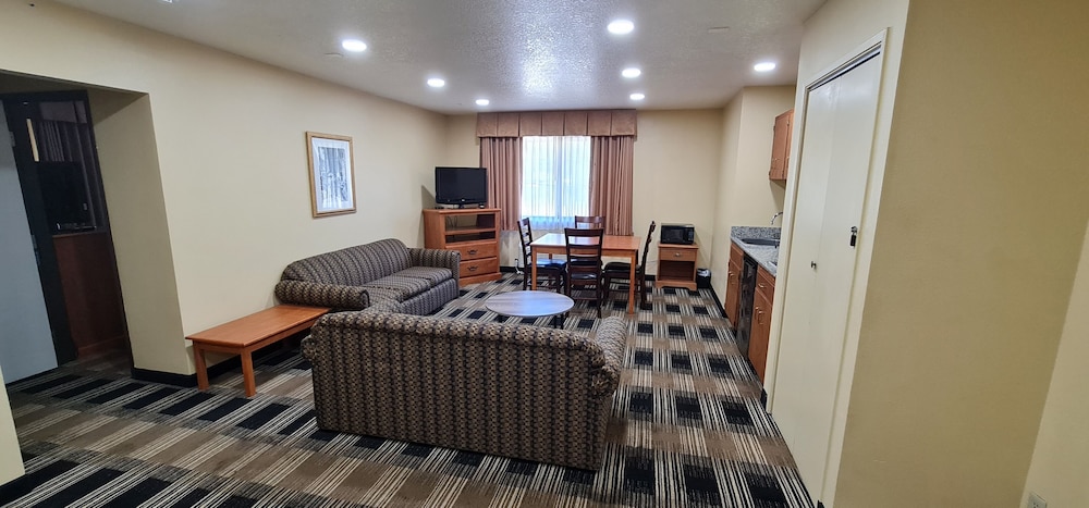 Oakridge Inn & Suites - photo 25
