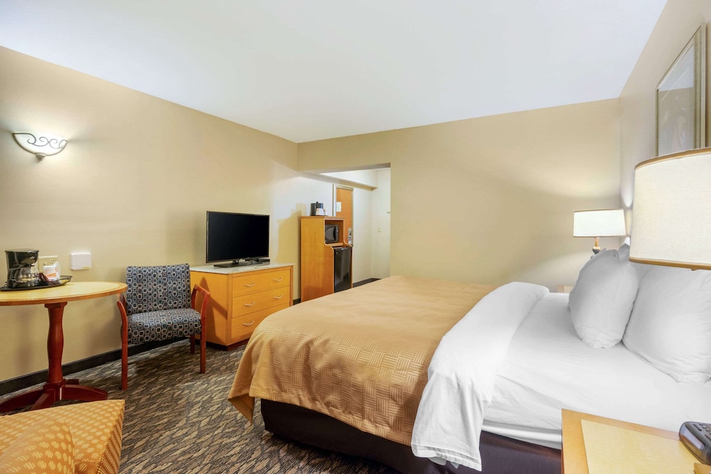 Clarion Inn Ormond Beach at Destination Daytona - photo 20