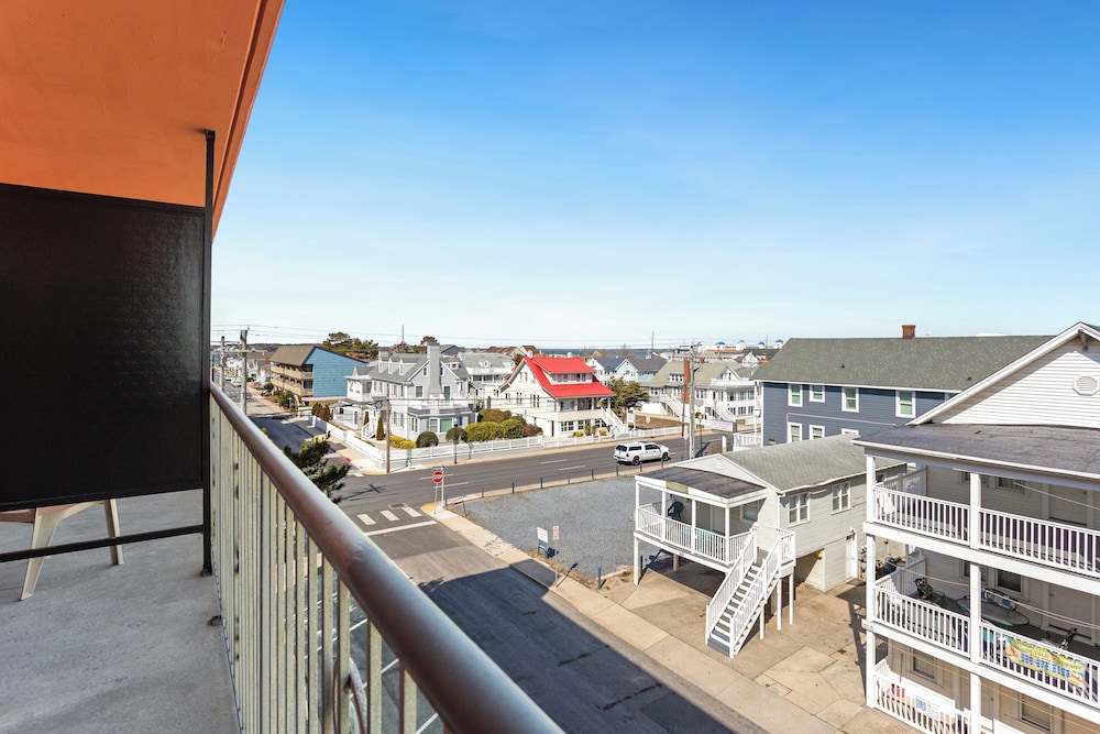 Americana Motor Inn Oceanfront - photo 5