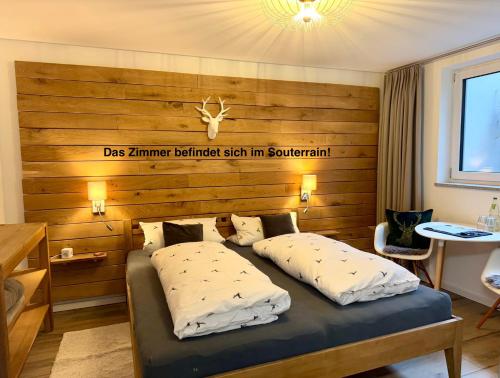 Hirschzimmer & Strandzimmer in Utting Am Ammersee, Germany