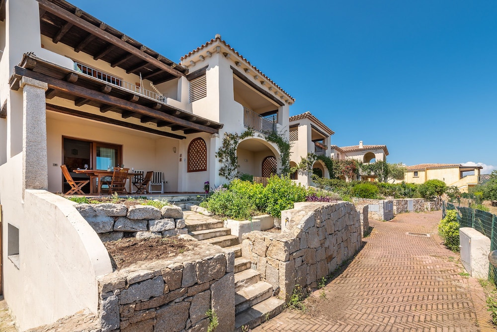 AffittaSardegna Casa Dalia — 4-Star Luxury Hotel in Loiri Porto San Paolo, Italy