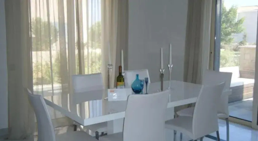 Amorosa Villas