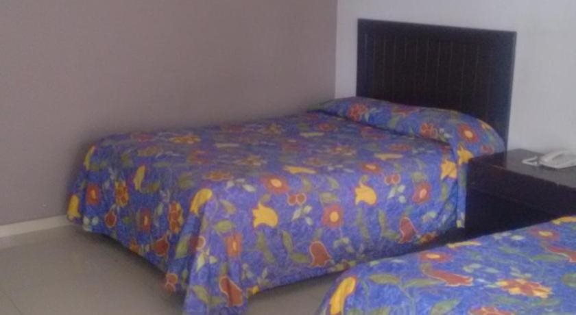 Hotel Suites del Real
