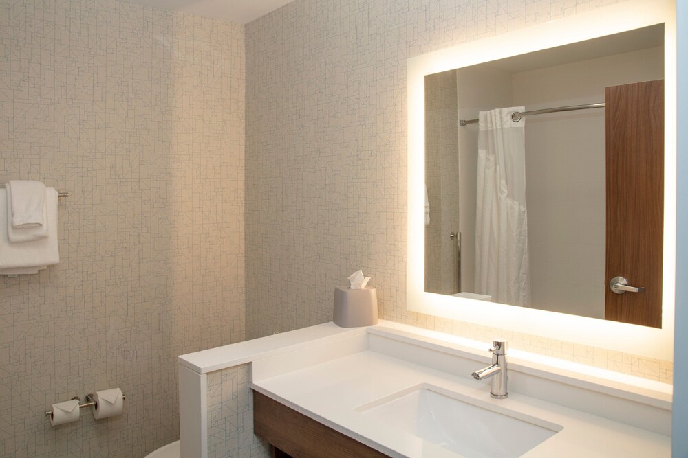 Holiday Inn Express & Suites Marion by IHG - photo 8
