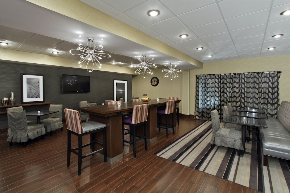 Hampton Inn Ashtabula - photo 33