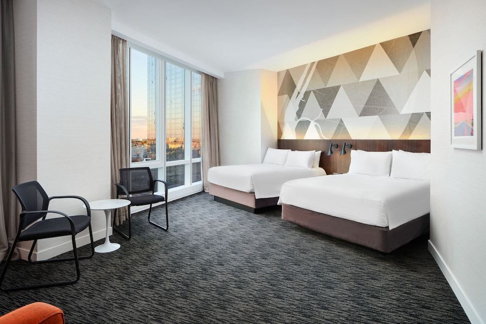 Courtyard Long Island City New York Manhattan View - photo 4