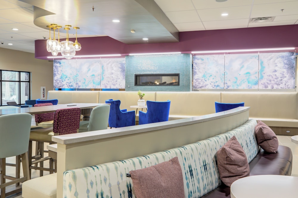 Hotel Indigo Mount Pleasant by IHG - photo 51