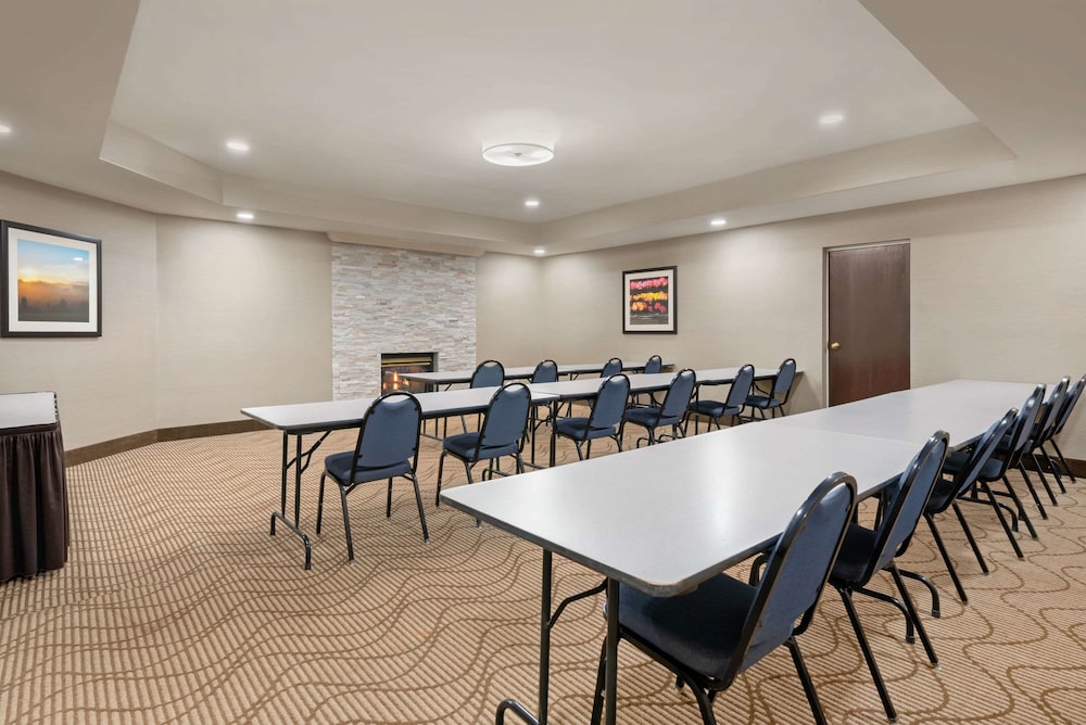Comfort Suites Lafayette University Area - photo 43