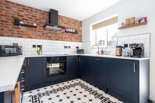Railway House Central Warrington Sleeps 6 — 4-Star Luxury Hotel in Warrington, United Kingdom