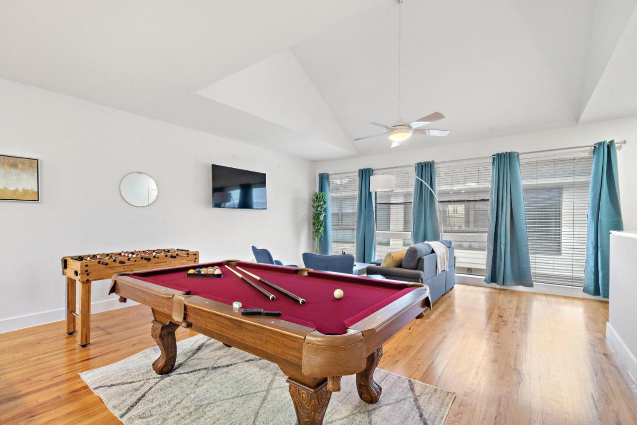 Houston Getaway by Downtown Pool Table Pets in Houston, United States