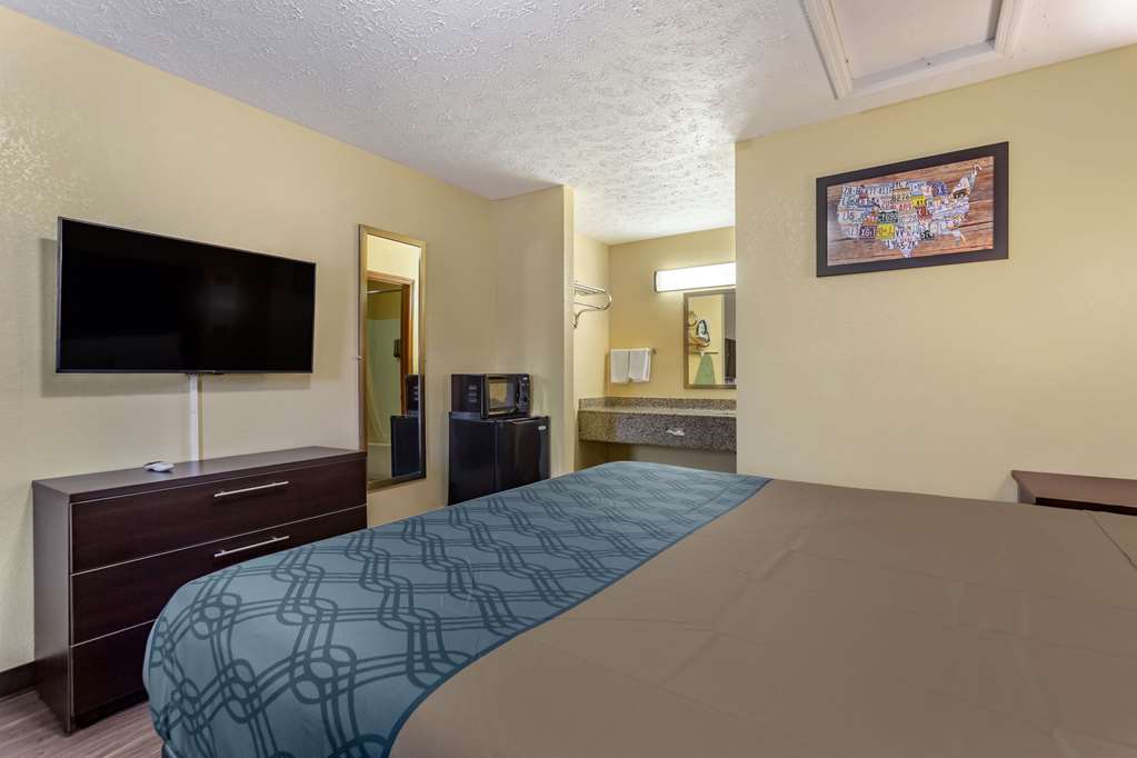 Econo Lodge Nashville North - photo 14