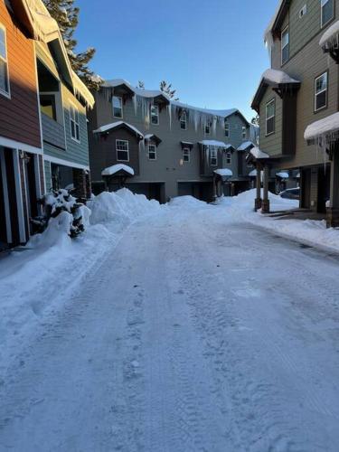 Luxury Home Downtown NAU Route 66 Snowbowl — 4-Star Luxury Hotel in Flagstaff, United States