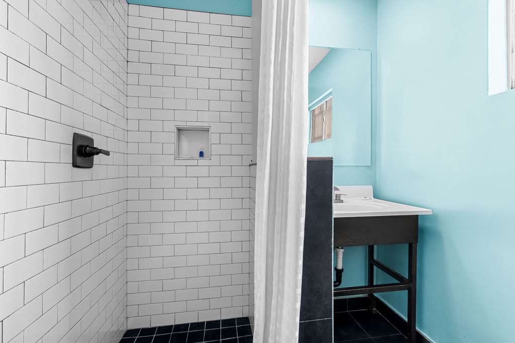 Rodeway Inn & Suites North Hollywood Burbank Airport Universal Area - photo 14
