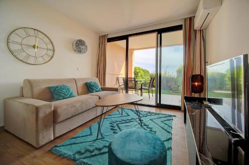 IMMOGROOM 2 Rooms Renovated Pool Air conditioning Parking — 4-Star Luxury Hotel in Cannes, France