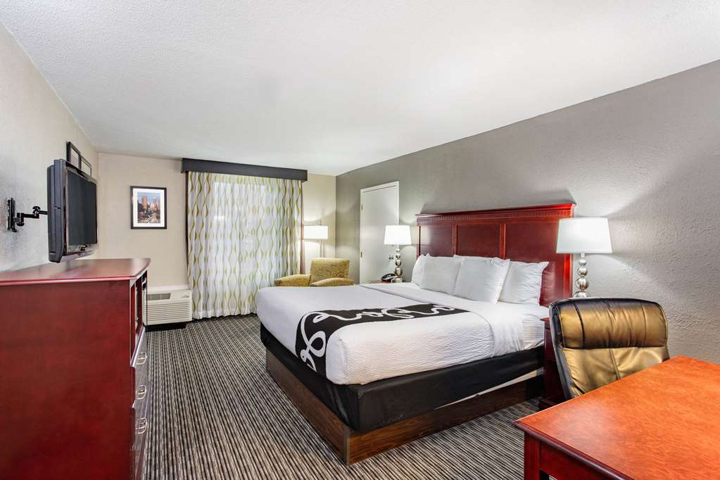 La Quinta Inn & Suites by Wyndham Indianapolis South - photo 19