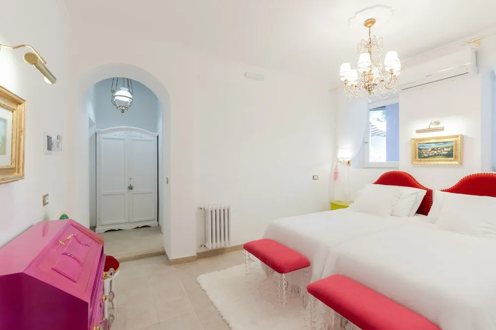 Villa Toji — 5-Star Luxury Hotel in Bracciano, Italy
