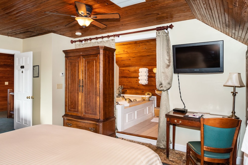 Burke Manor Inn & Pavilion - photo 4
