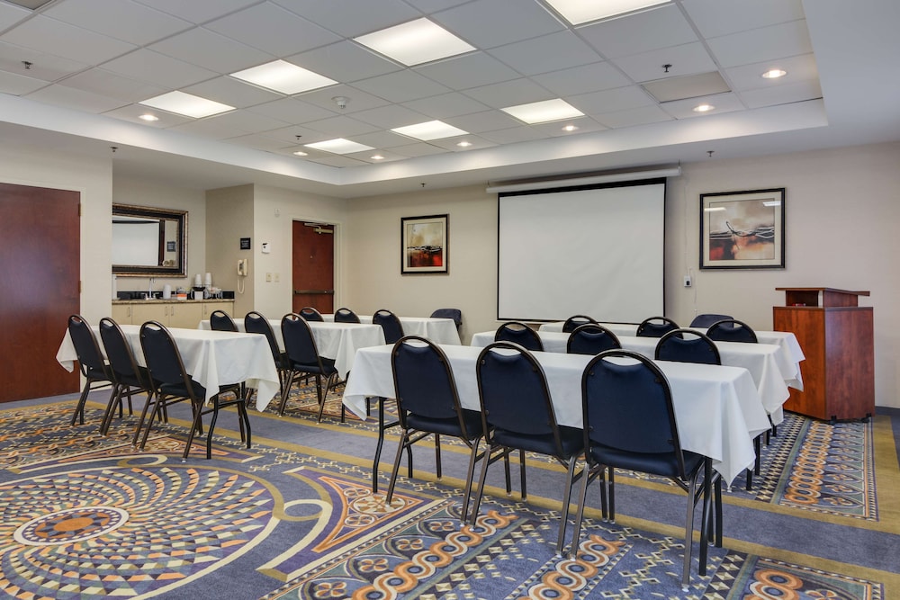 Hampton Inn Atlanta Fairburn - photo 49