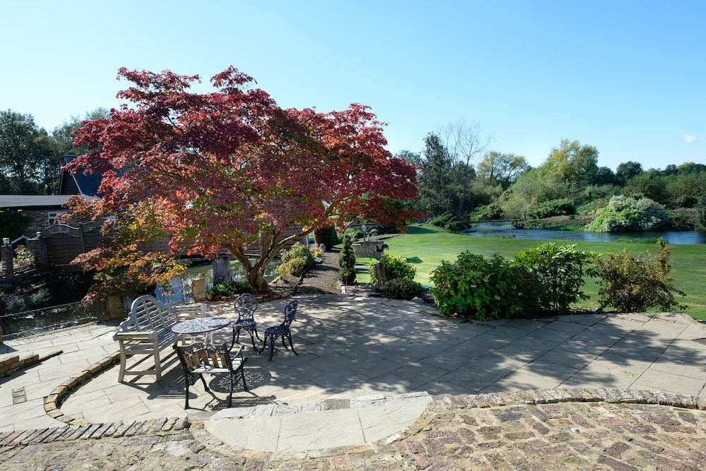 BlackJacks Mill - carbon neutral hotel in Uxbridge