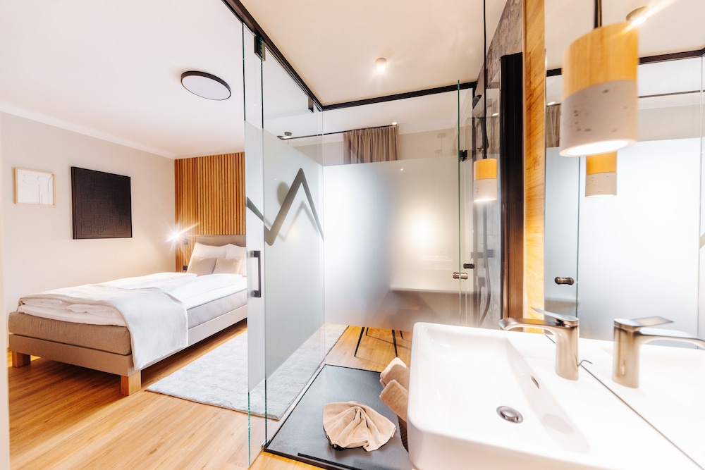 Pension Linder — 4-Star Luxury Hotel in Seeboden, Austria