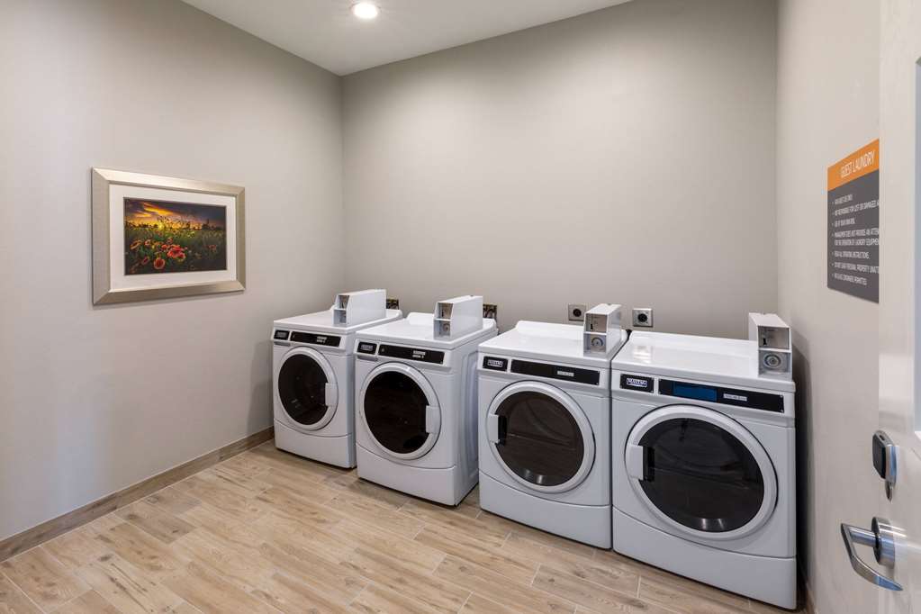 La Quinta Inn & Suites by Wyndham Round Rock near Kalahari - photo 43